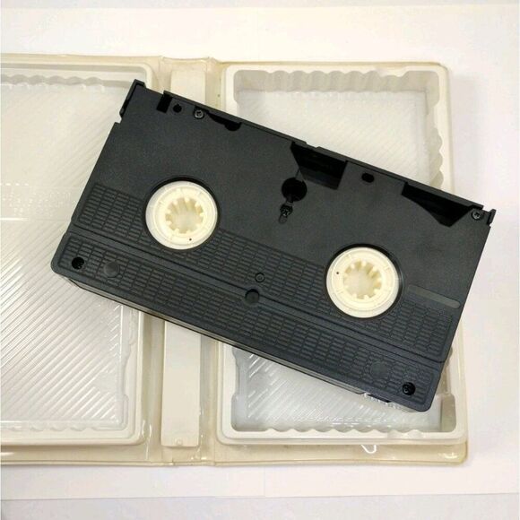 THE WIZARD OF OZ On VHS with Judy Garland Warner Bros. - Picture 6 of 14